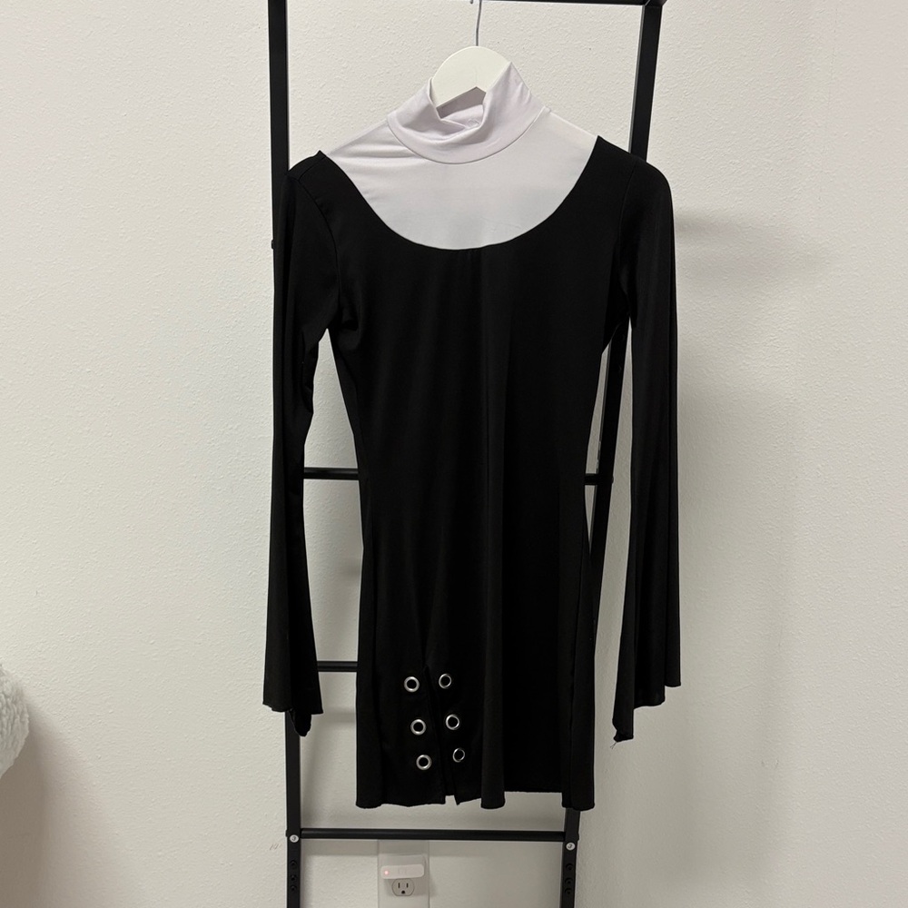 Halloween nun costume (dress and “veil”) black and white size s/m